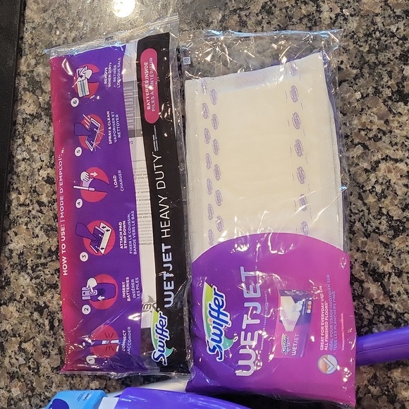 Swifter Wet Jet Mopping Kit new w/ battery operated mop, pads, solution , batter - Picture 2 of 7